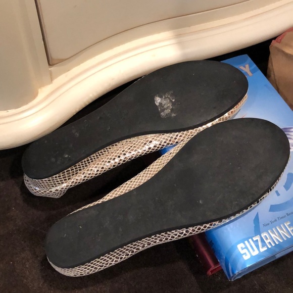 peep toe gold leather shoe - Picture 3 of 3